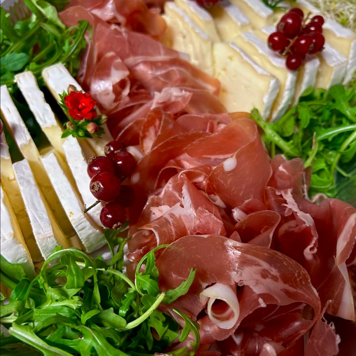 Brie og spekeskinke